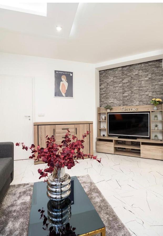 Top Central Luxury Apartment & Free Parking Sofia Exterior photo